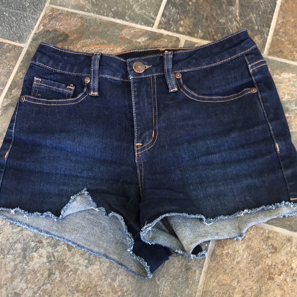 Truffle Jean shorts size 5/26. Seem smaller end